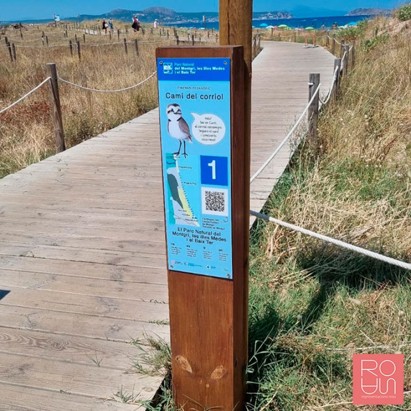 Fita d'informació de dunes a la platja